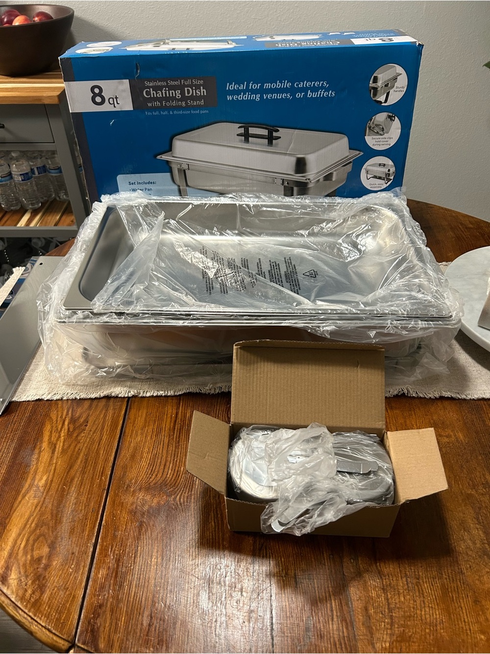 Stainless Steel 8 qt Chafing Dish with Folding Stand - Silver